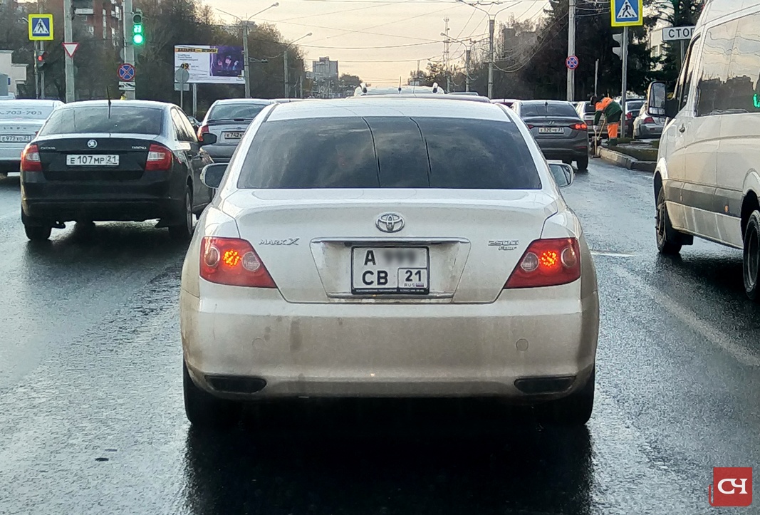 Фотографируют номера машин. Номера машин. Русские номера автомобилей. Гос номер машины. Русские номера машин.