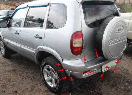 the attachment of the rear bumper of Chevrolet Niva