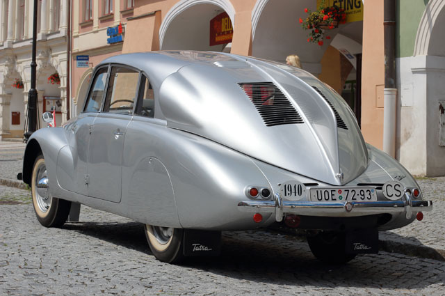 Tatra 87.